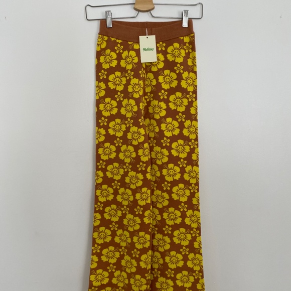 Holiday The Label Knit Pants - smiley face flower - Picture 4 of 5